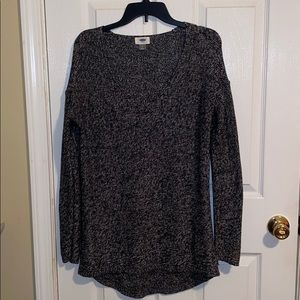 Black/White tunic length sweater